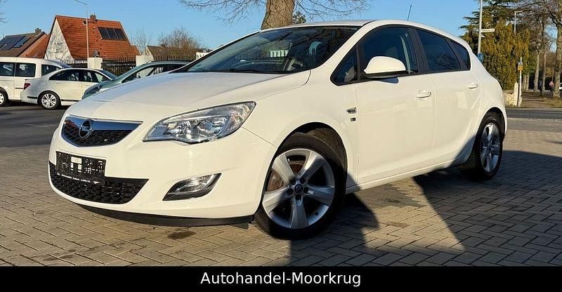 Gebraucht Opel Astra 116 PS (85 kW) 2012 Weiß Limousine