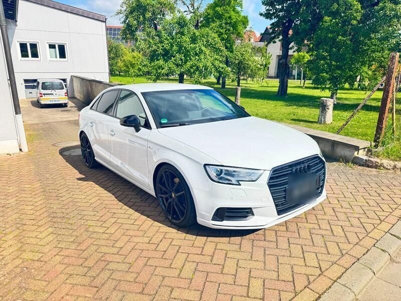 Weiß Gebraucht 2019 Audi A3 S-Line Limousine | 21.100 € (Guter Preis) - Bild 1/4