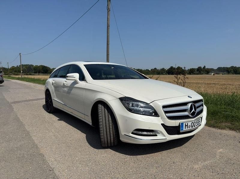Weiß Gebraucht 2013 Mercedes CLS350 Limousine | 13.500 € (Fairer Preis) - Bild 1/4