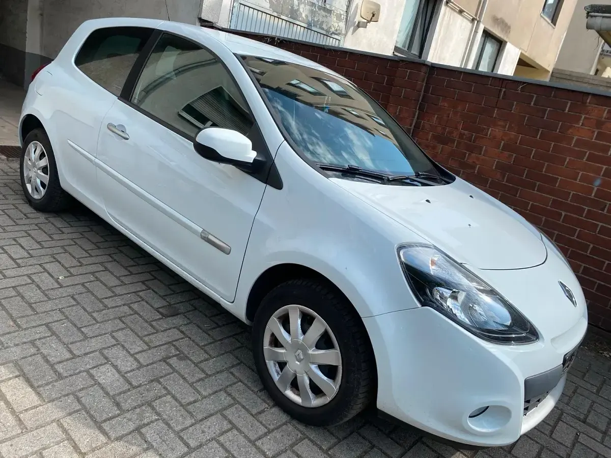 Gebraucht Renault Clio 75 PS (55 kW) 2011 Weiß Kleinwagen