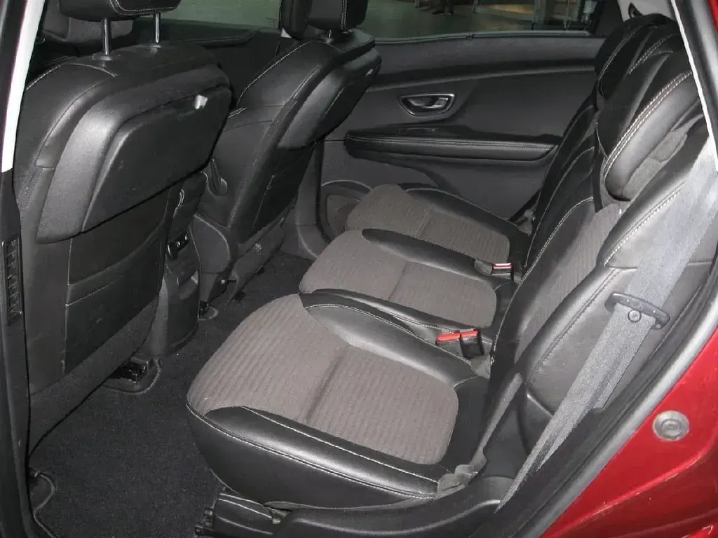 Gebraucht Renault Scénic III Intens 132 PS (97 kW) 2017 Rot Van / Kleinbus