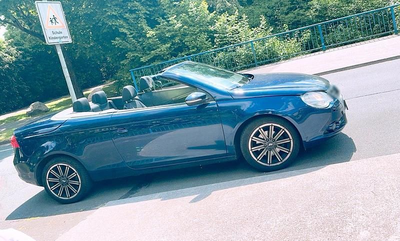 Gebraucht VW Eos 120 PS (88 kW) 2009 Blau Cabrio