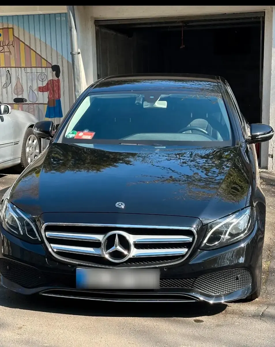 Używany Mercedes E200 184 KM (135 kW) 2018 Czarny Sedan/Limuzyna