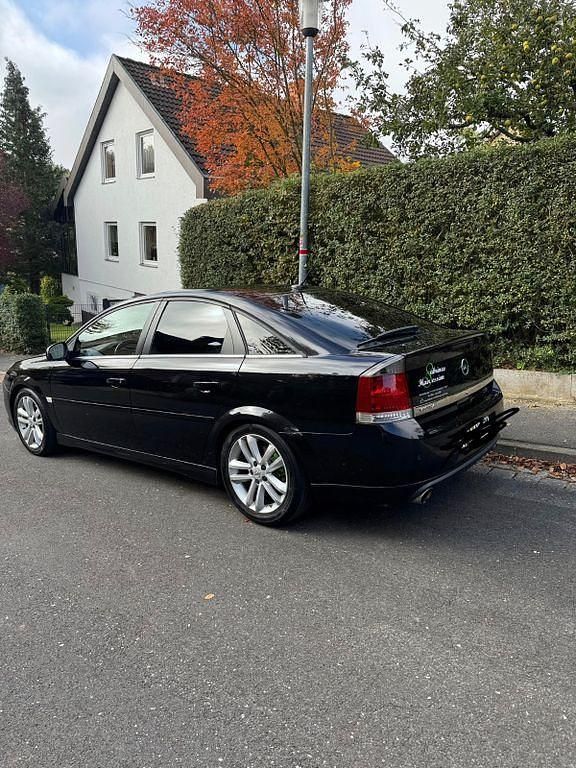 Schwarz Gebraucht 2005 Opel Vectra GTS Limousine | 4.000 € - Bild 1/4