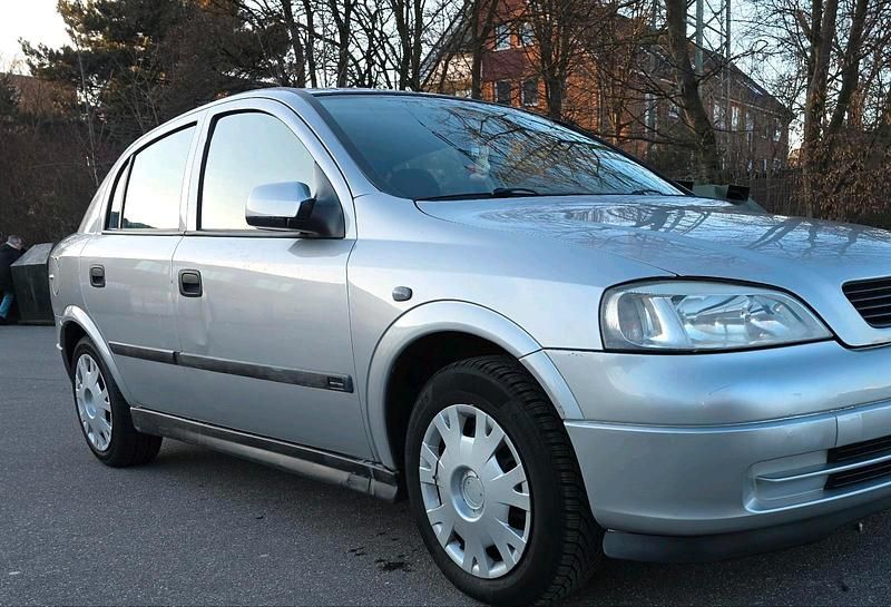 Gebraucht Opel Astra 101 PS (74 kW) 2001 Silber Kleinwagen