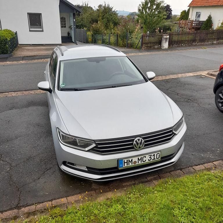 Grau Gebraucht 2015 VW Passat Comfortline Kombi | 14.250 € (Fairer Preis) - Bild 1/4