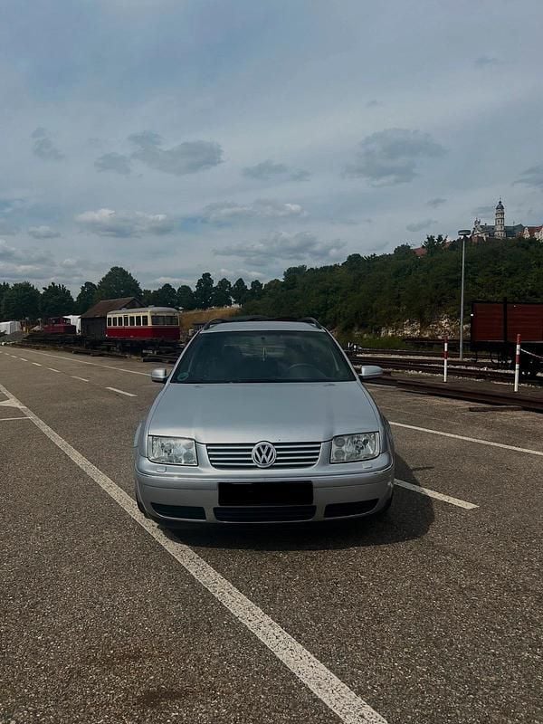 Silber Gebraucht 2025 VW Bora Limousine | 3.200 € - Bild 1/4