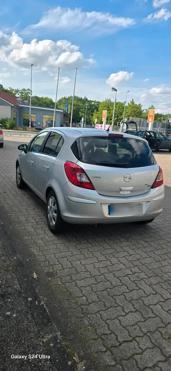 Gebraucht Opel Corsa 90 PS (66 kW) 2010 Silber Kleinwagen