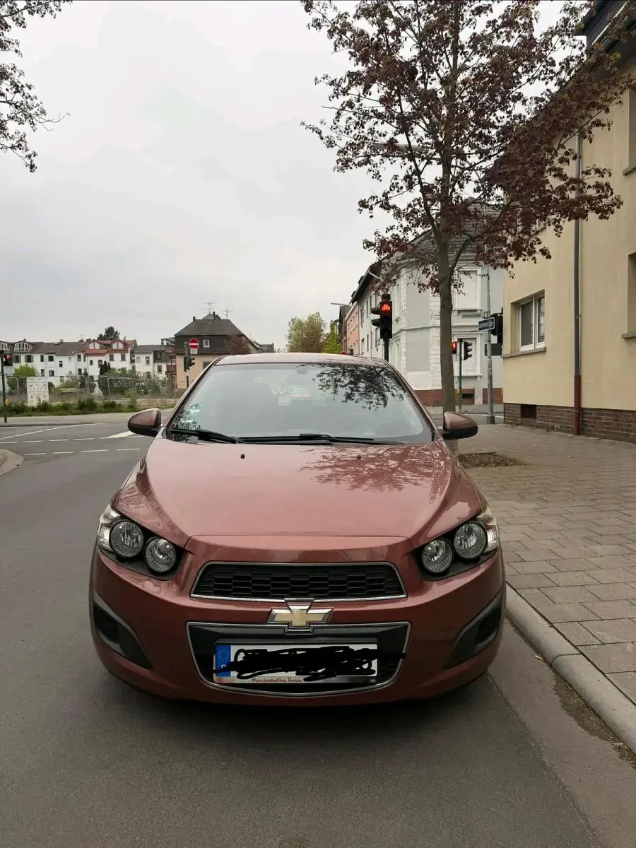 Używany Chevrolet Aveo 2012 Czerwony Hatchback