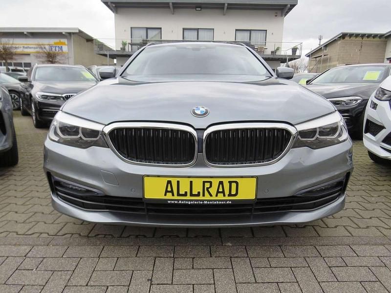 Gebraucht BMW 520 Sport Line 190 PS (139 kW) 2019 Bluestone metallic Kombi