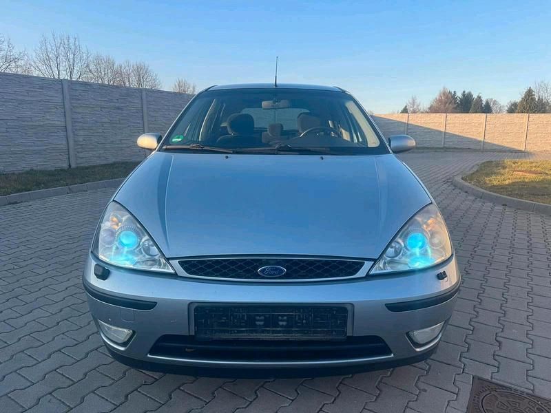 Gebraucht Ford Focus Ghia 101 PS (74 kW) 2002 Silber Kleinwagen