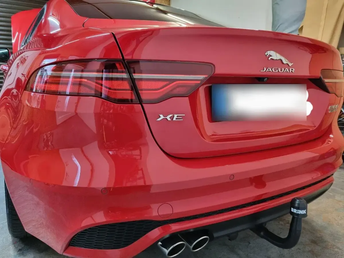Gebraucht Jaguar XE R-Dynamic 179 PS (131 kW) 2019 Rot Limousine