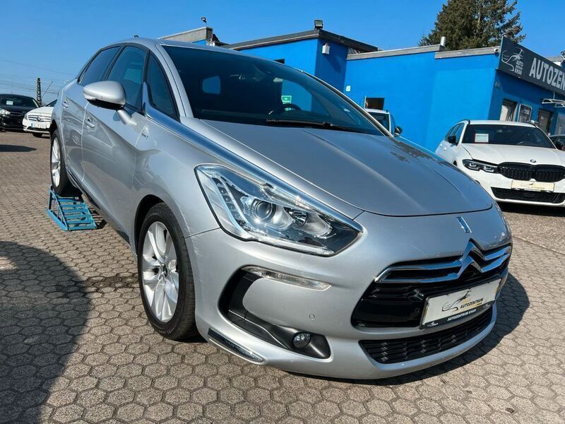 Grau Gebraucht 2012 Citroën DS5 Chic Kleinwagen | 8.990 € (Fairer Preis) - Bild 1/4