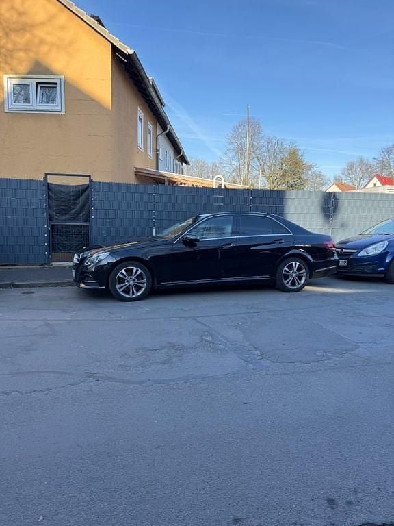 Gebraucht Mercedes E250 204 PS (150 kW) 2014 Schwarz Limousine