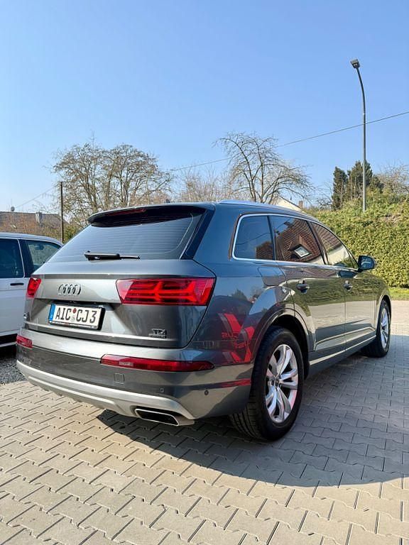 Używany Audi Q7 Ambiente 272 KM (200 kW) 2016 Szary SUV
