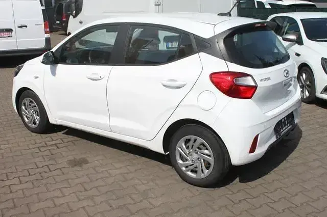 Gebraucht Hyundai i10 Select 67 PS (49 kW) 2022 Weiß Kleinwagen