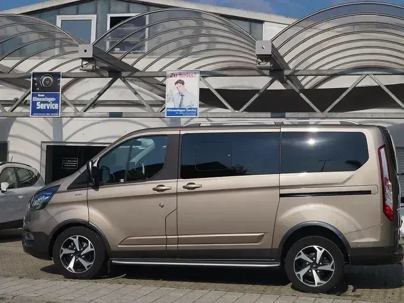 Gebraucht Ford Tourneo Custom Active 170 PS (125 kW) 2023 Silber Van