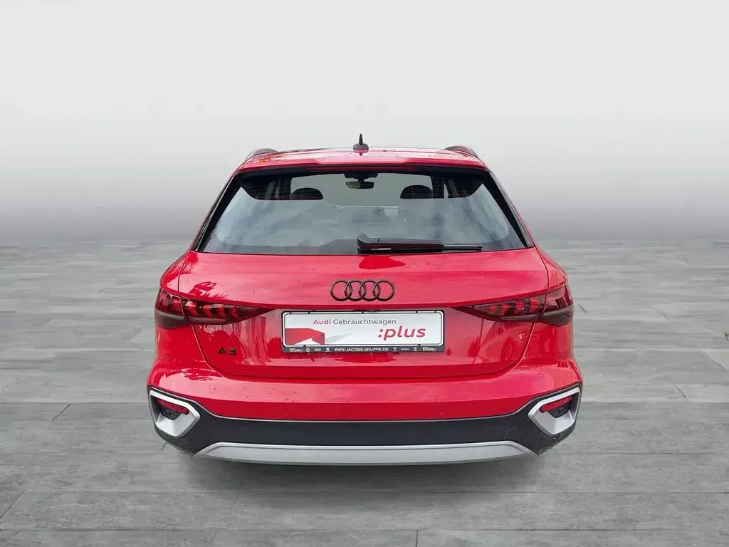 Gebraucht Audi A3 Ambiente 204 PS (150 kW) 2025 Rot Limousine