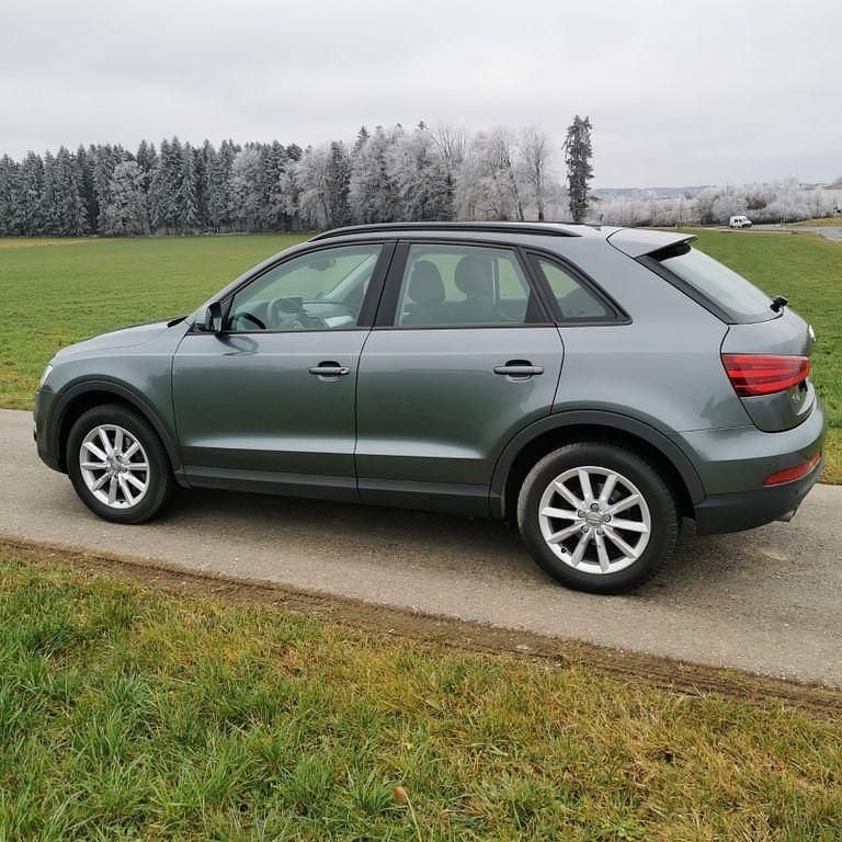 Grau Gebraucht 2013 Audi Q3 SUV | 13.900 € (Fairer Preis) - Bild 1/4