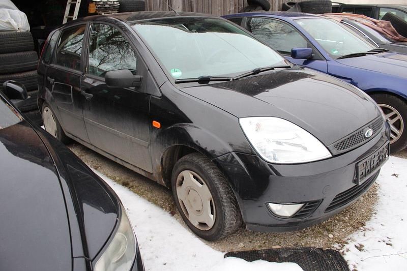 Gebraucht Ford Fiesta 101 PS (74 kW) 2005 Blau Kleinwagen