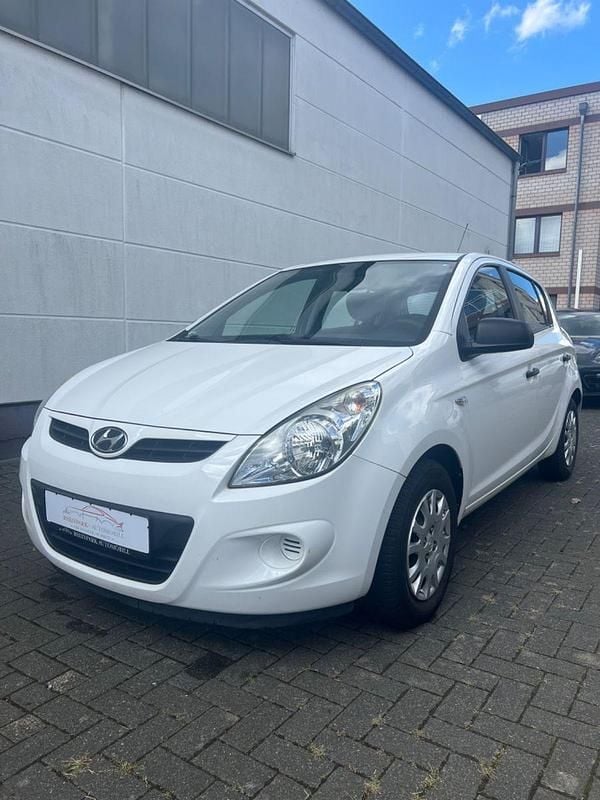 Weiß Gebraucht 2010 Hyundai i20 Classic Kleinwagen | 3.400 € (Fairer Preis) - Bild 1/4