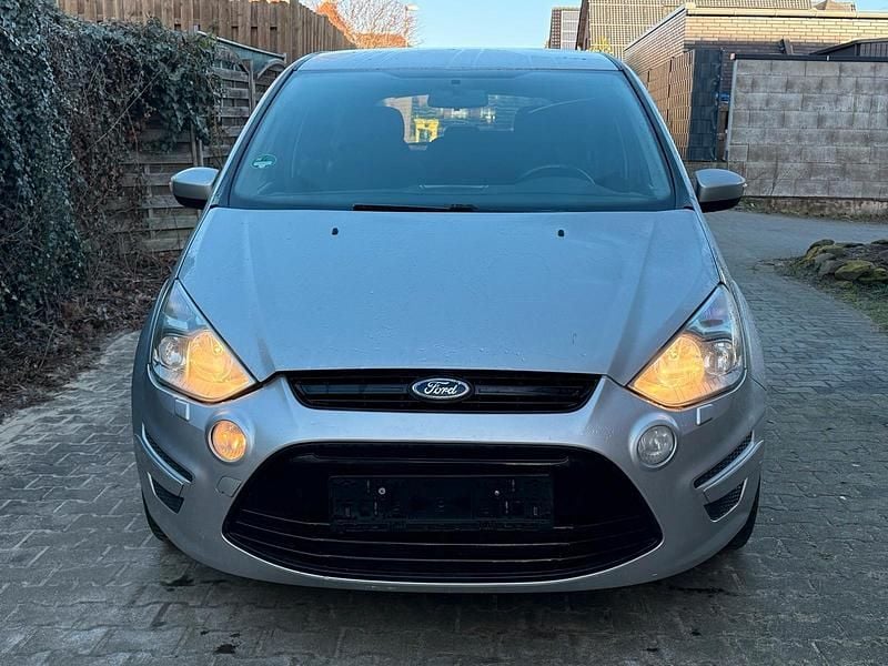 Silber Gebraucht 2011 Ford S-MAX S Van / Kleinbus | 2.600 € (Superpreis) - Bild 1/4