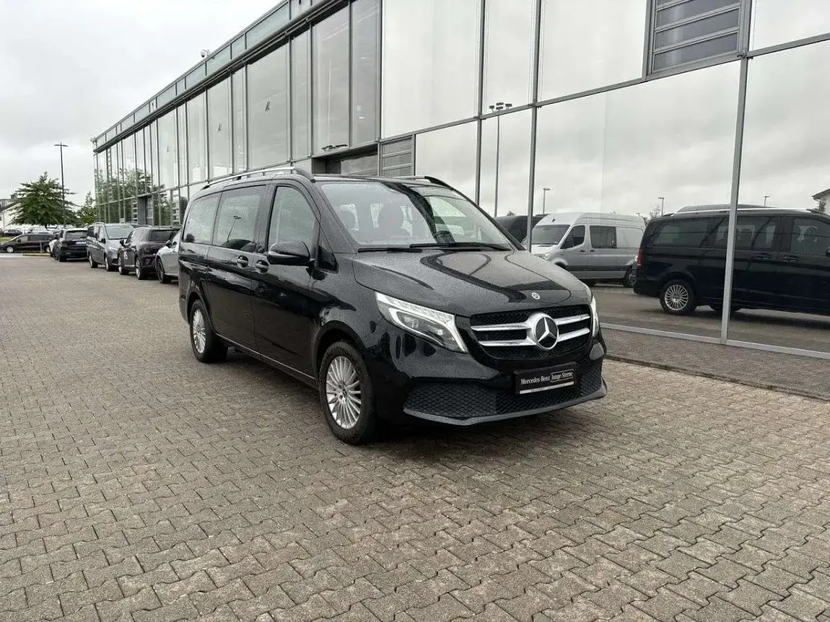 Gebraucht Mercedes V300 237 PS (174 kW) 2022 Obsidianschwarz Van / Kleinbus