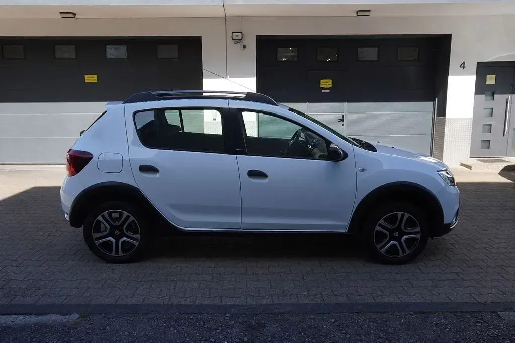 Gebraucht Dacia Sandero Celebration 90 PS (66 kW) 2019 Gletscherweiss Limousine