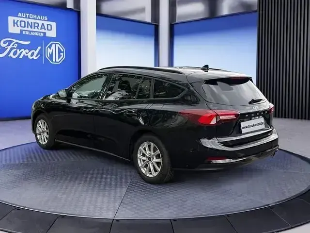 Gebraucht Ford Focus Cool & Connect 125 PS (91 kW) 2022 Schwarz Limousine