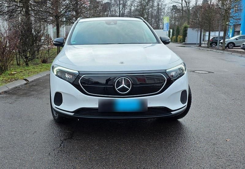 Gebraucht Mercedes EQA250 139 kW (190 PS) 2021 Schwarz SUV
