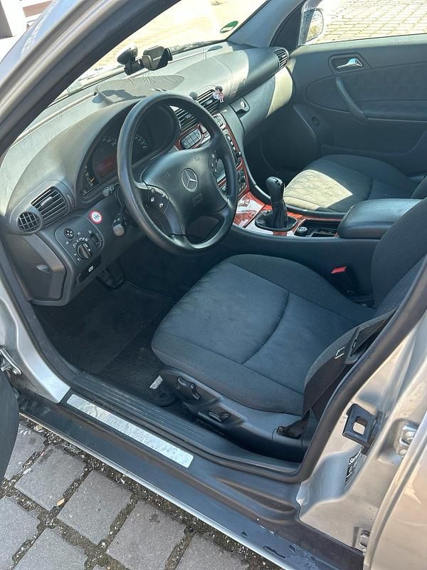Gebraucht Mercedes C200 116 PS (85 kW) 2001 Silber Limousine