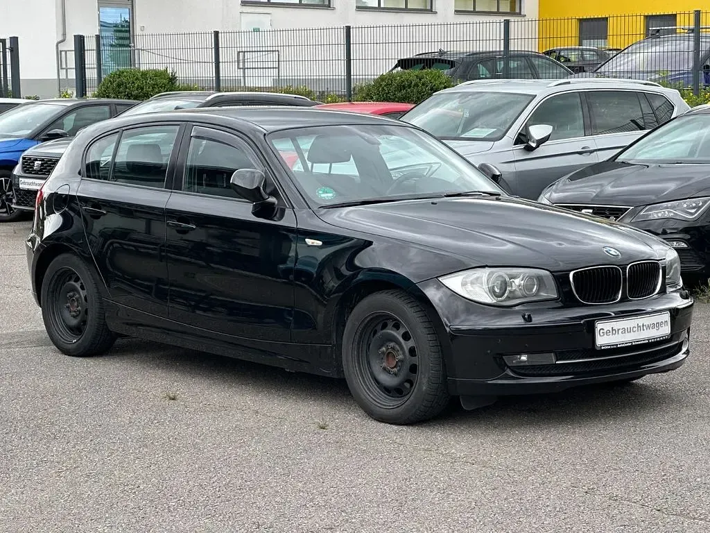 Gebraucht BMW 118 Advantage 143 PS (105 kW) 2011 Schwarz Kleinwagen