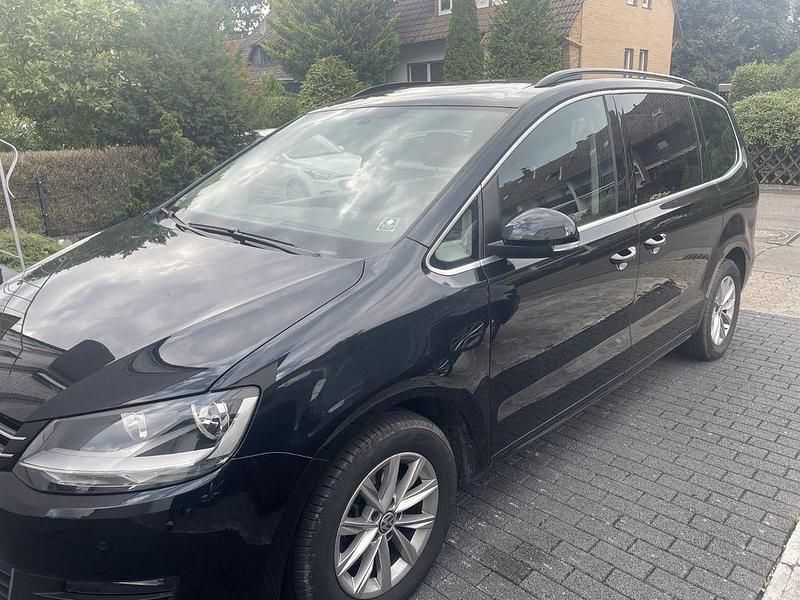 Schwarz Gebraucht 2015 VW Sharan Comfortline Van / Kleinbus | 18.490 € (Etwas zu teuer) - Bild 1/4