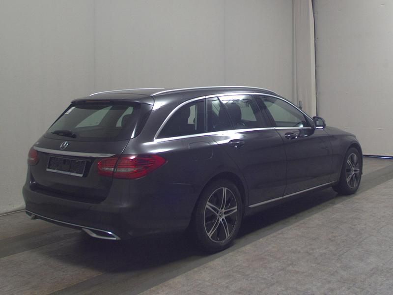 Gebraucht Mercedes C180 Avantgarde 160 PS (117 kW) 2021 Grau Kombi