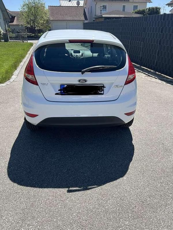 Gebraucht Ford Fiesta Ambiente 60 PS (44 kW) 2010 Weiß Limousine