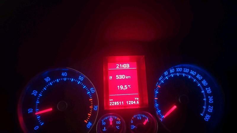 Rot Gebraucht 2006 VW Golf V GTI Kleinwagen | 4.000 € - Bild 1/4