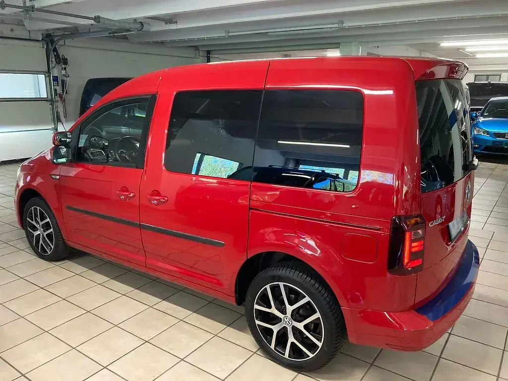 Usata VW Caddy 102 CV (75 kW) 2018 Rosso Monovolume