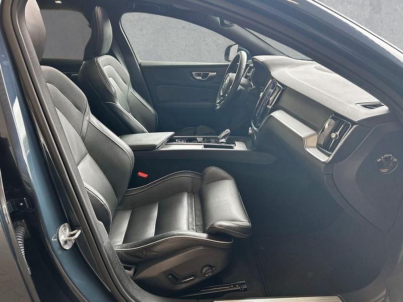 Gebraucht Volvo V60 Plus 197 PS (144 kW) 2022 Blau Kombi