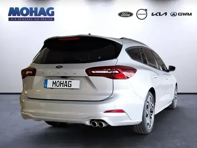 Używany Ford Focus ST-Line 125 KM (91 kW) 2022 Srebrny Sedan/Limuzyna