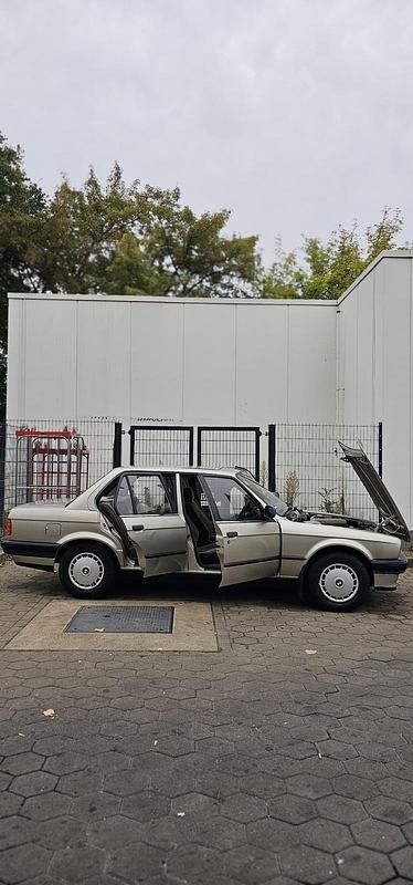 Gold Gebraucht 1989 BMW 316 Limousine | 4.100 € - Bild 1/4