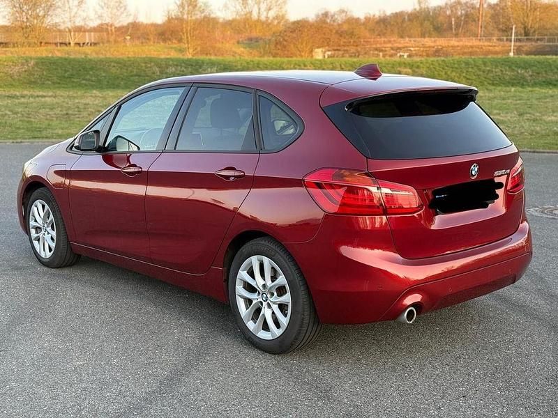 Gebraucht BMW 225 Active Tourer iPerformance 224 PS (164 kW) 2020 Rot Van / Kleinbus