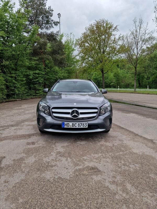 Grau Gebraucht 2015 Mercedes GLA250 Style SUV | 19.200 € (Fairer Preis) - Bild 1/4