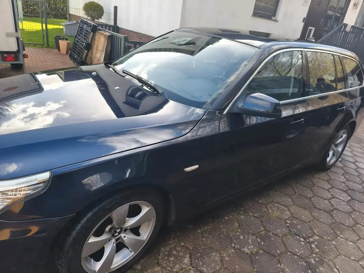 Gebraucht BMW 525 197 PS (144 kW) 2009 Blau Kombi