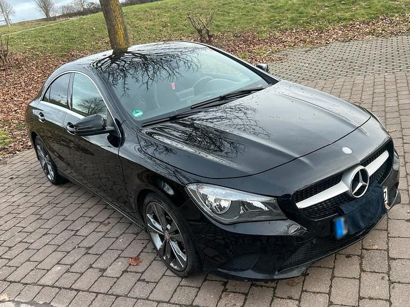 Gebraucht Mercedes CLA200 154 PS (113 kW) 2015 Schwarz Limousine