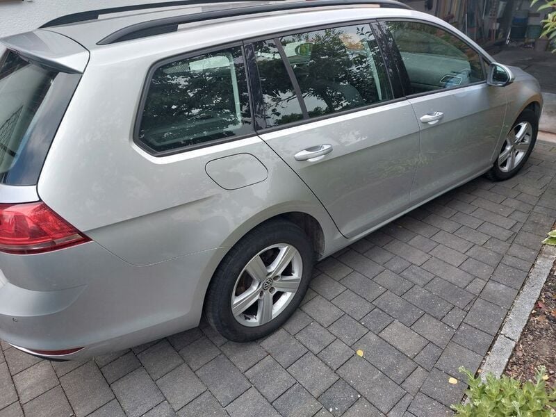 Silber Gebraucht 2013 VW Golf VII Comfortline Kombi | 4.950 € (Guter Preis) - Bild 1/4