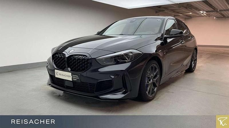 Saphirschwarz Gebraucht 2022 BMW 135 Kleinwagen | 35.749 € (Fairer Preis) - Bild 1/4
