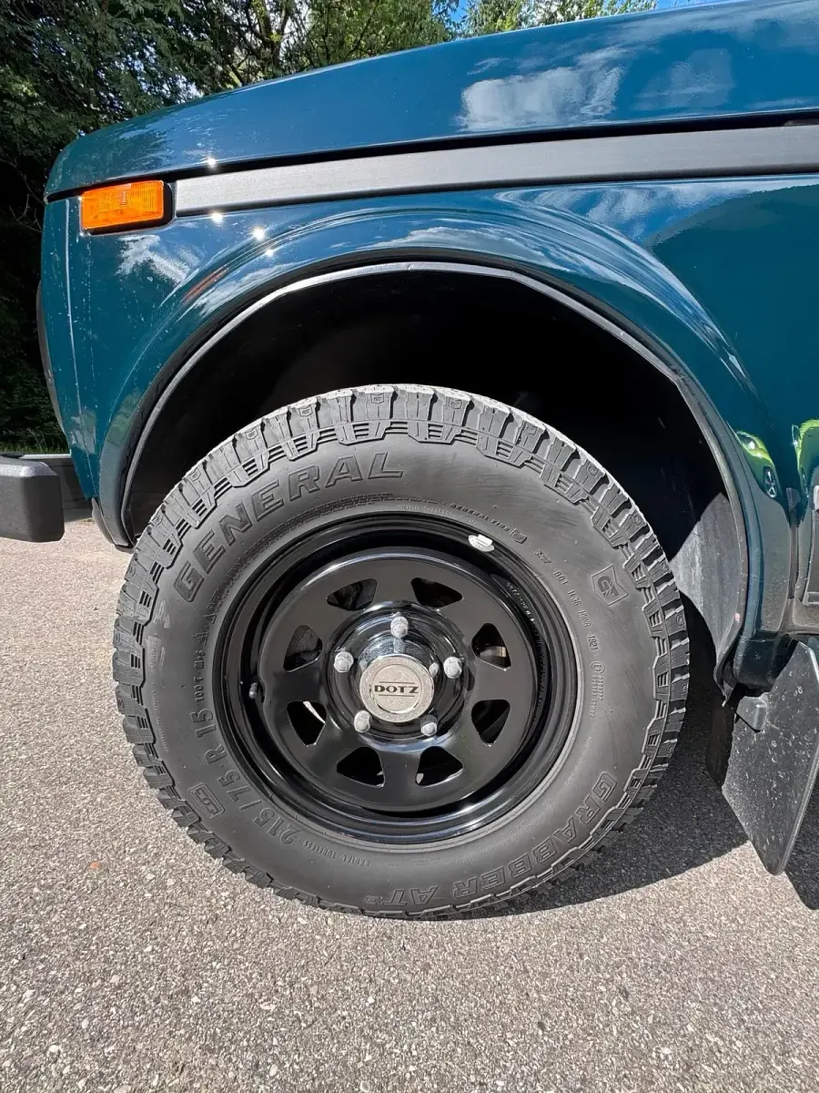 Gebraucht Lada niva 83 PS (61 kW) 2022 Grün SUV