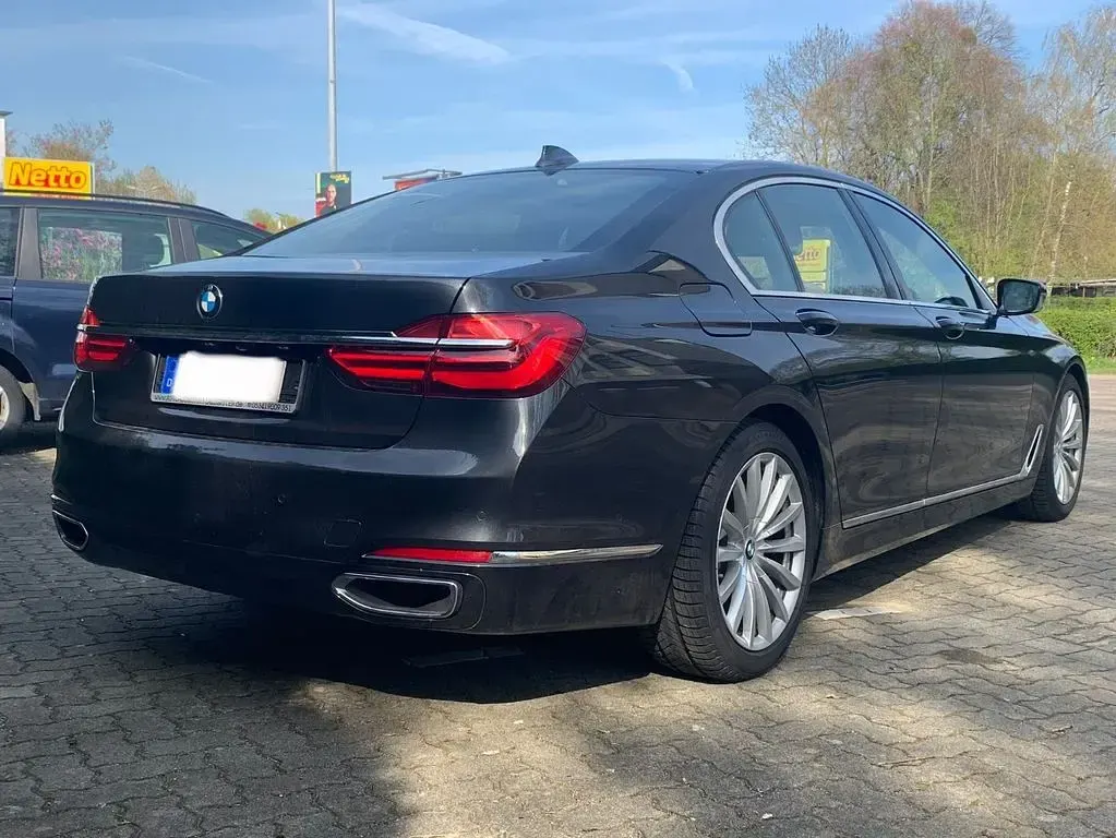 Gebraucht BMW 730 265 PS (194 kW) 2016 Grau Limousine