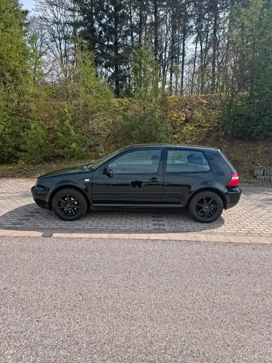 Gebraucht VW Golf IV 131 PS (96 kW) 2003 Schwarz Kleinwagen