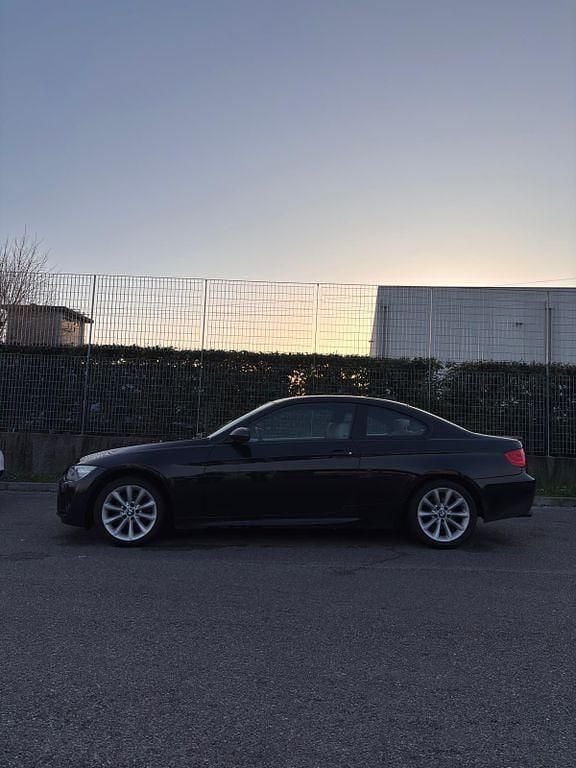 Gebraucht BMW 320 Performance 184 PS (135 kW) 2010 Schwarz Coupé